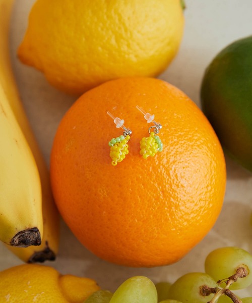 SALON adam et rope'（サロン アダム エ ロペ）の「【parlor for SALON】フルーツビーズピアス（ピアス（両耳用）・レディース・グリーン/ピンク/オレンジ/イエロー・FREE）」の3枚目の写真