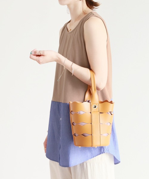 reca（レカ）の「シャツヘムレイヤードタンクトップ（Tシャツ/カットソー・レディース・ブラック/オフホワイト/カーキ/ベージュ・FREE）」の16枚目の写真