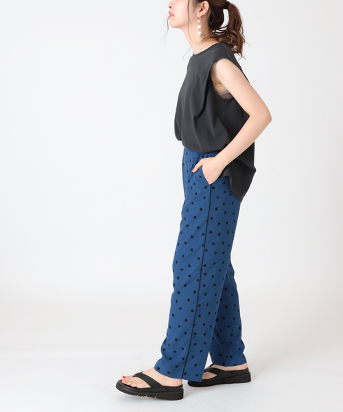 Simplicite（サンプリシテ）の「ショルダータックノースリーブ（Tシャツ/カットソー・レディース・ベージュ/ブラック/カーキ・FREE）」の6枚目の写真