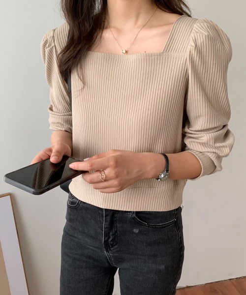 ABITOKYO(アビトーキョー)の「スクエアネックパフスリーブカットリブトップス(Tシャツ/カットソー・レディース・ホワイト/ベージュ/ブルーグレー/ブラック・L/M)」の1枚目の写真