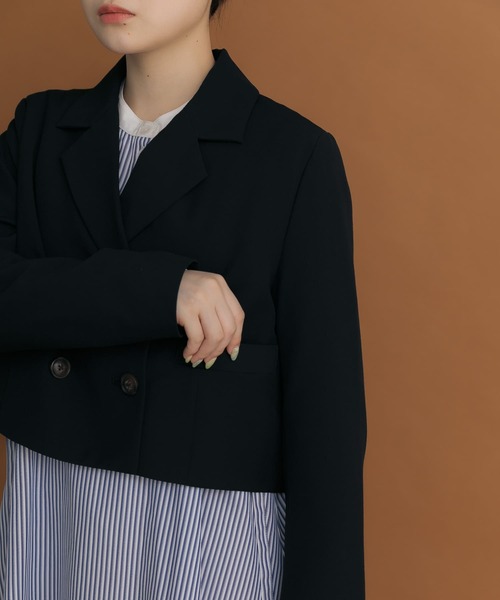 HEYUMM(ヘユム)の「ダブルボタンショートジャケット(その他アウター・レディース・モカ/ブラック/アイボリー・ONE)」の4枚目の写真