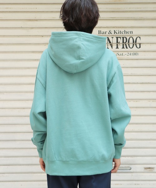 PLEASURES（プレジャー）の「PLEASURES/プレジャーズ LATEX HOODIE フーディー ブランドロゴ（パーカー・メンズ・ブラック/マスタード/グリーン・M/XL/L）」の5枚目の写真