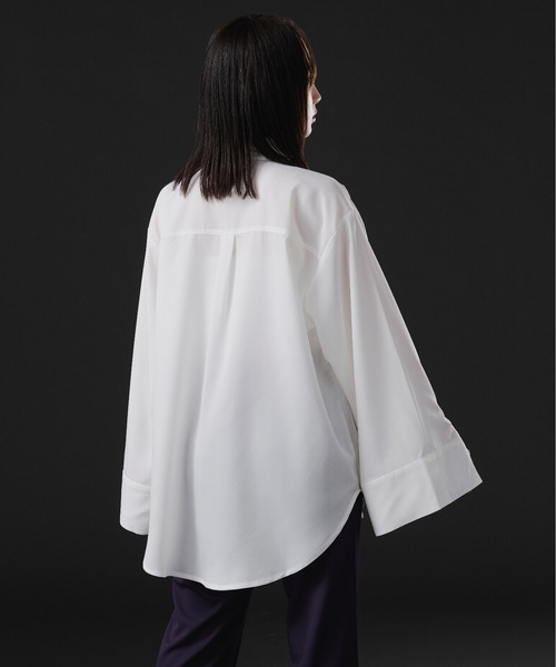 Ellno Loset(エルノロゼット)の「フレアスリーブスリットシャツ(シャツ/ブラウス・メンズ・ブラック/オフホワイト/ブルー・MEDIUM/LARGE)」の9枚目の写真