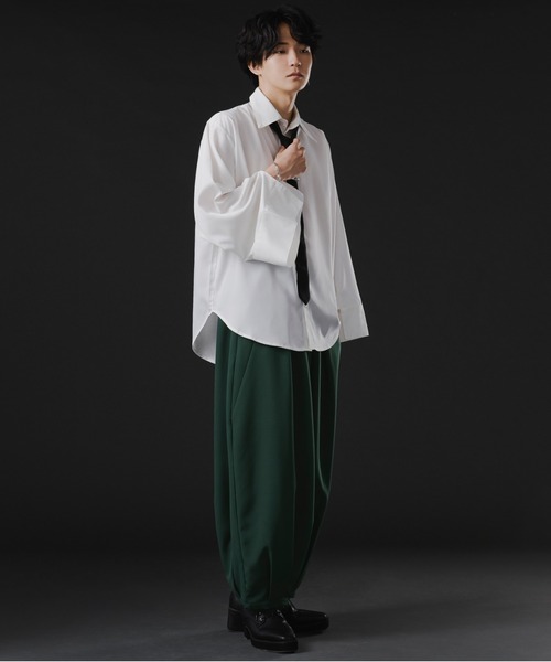 Ellno Loset(エルノロゼット)の「フレアスリーブスリットシャツ(シャツ/ブラウス・メンズ・ブラック/オフホワイト/ブルー・MEDIUM/LARGE)」の7枚目の写真