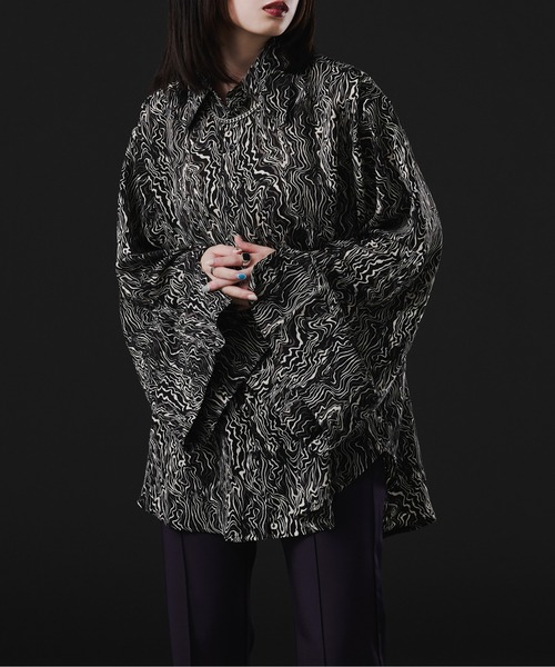 Ellno Loset(エルノロゼット)の「フレアスリーブスリットシャツ(シャツ/ブラウス・メンズ・ブラック/オフホワイト/ブルー・MEDIUM/LARGE)」の10枚目の写真