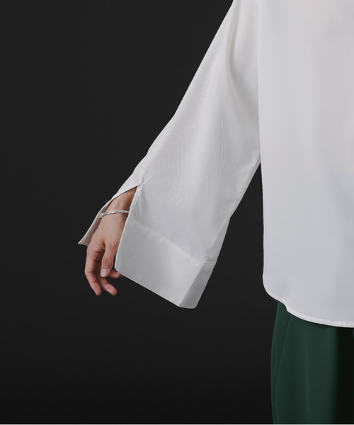 Ellno Loset(エルノロゼット)の「フレアスリーブスリットシャツ(シャツ/ブラウス・メンズ・ブラック/オフホワイト/ブルー・MEDIUM/LARGE)」の11枚目の写真