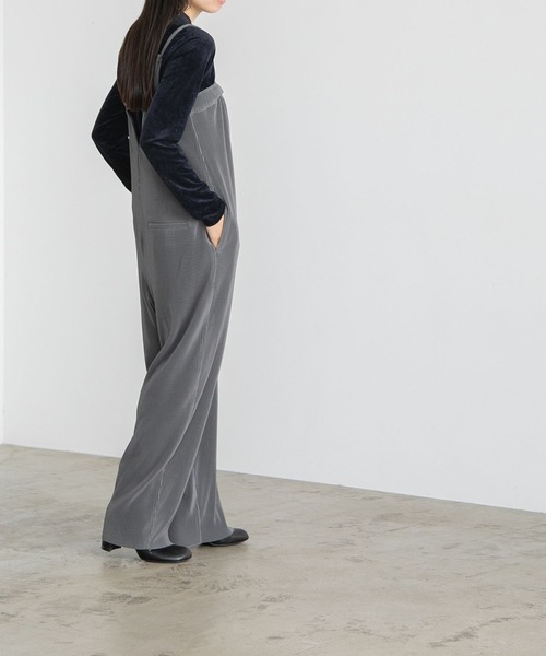 yuw（ユウ）の「ベロアプルオーバーロングスリーブ　174289（Tシャツ/カットソー・レディース・ネイビー/ブルー/ブラック・FREE）」の9枚目の写真