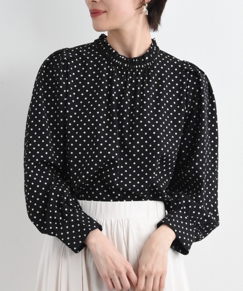 ドットジョーゼットフリルネックブラウス