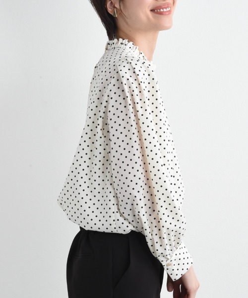 ドットジョーゼットフリルネックブラウス