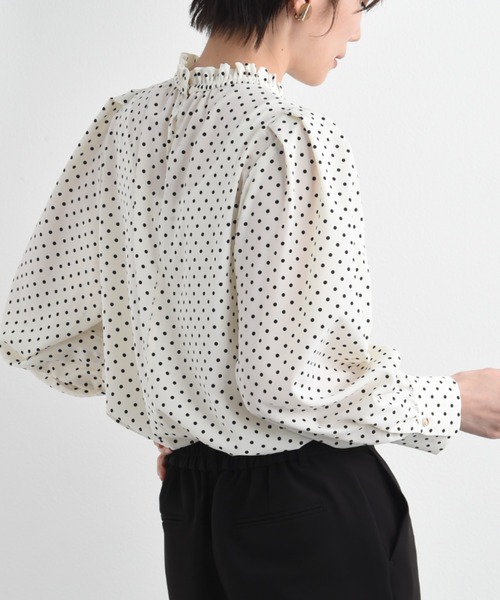 ドットジョーゼットフリルネックブラウス