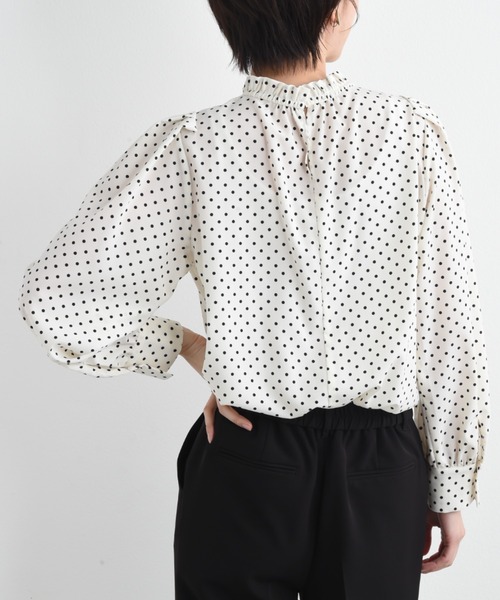 ドットジョーゼットフリルネックブラウス