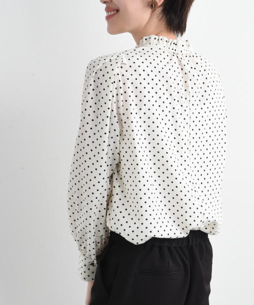 ドットジョーゼットフリルネックブラウス