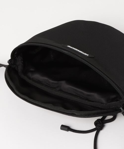 VETEMENTS（ヴェトモン）の「VETEMENTS / ヴェトモン：ALL BLACK LOGO FANNY PACK：UA53BA160B[RIP]（ショルダーバッグ・メンズ・ブラック・FREE）」の4枚目の写真