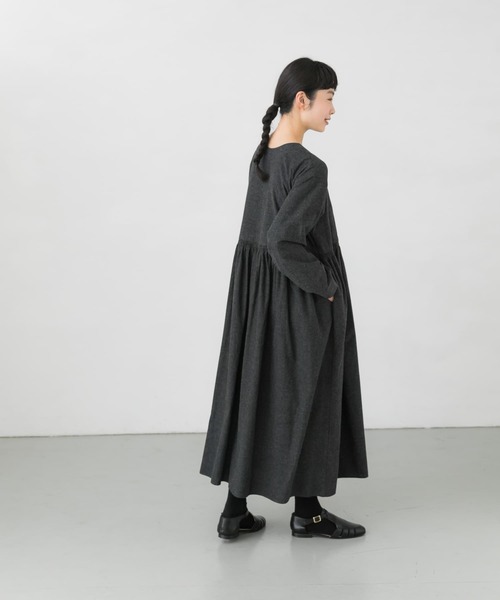 かぐれ ワンピース 黒 ウエストゴム かぐれ（カグレ）の「ウエストギャザーワンピース（ワンピース）」 - WEAR