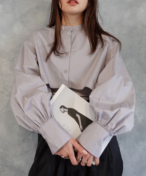 CORNERS（コーナーズ）の「クロップドフレアブラウス（シャツ/ブラウス・レディース・ホワイト/グレー/アイボリー/ブラック/ライトブルー・M）」の5枚目の写真