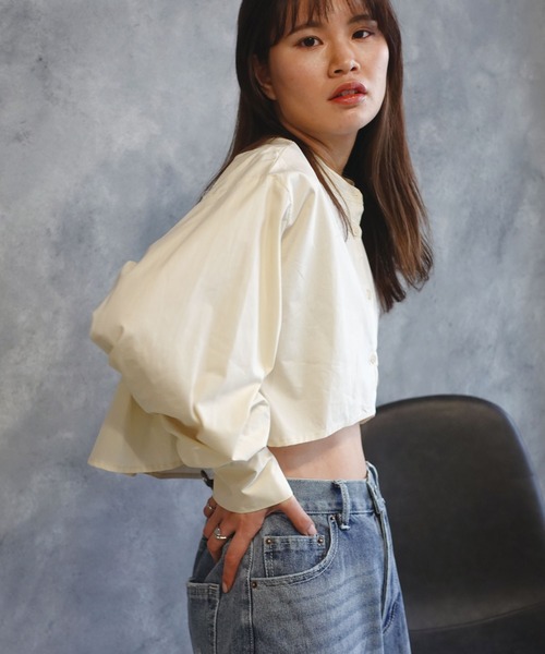 CORNERS（コーナーズ）の「クロップドフレアブラウス（シャツ/ブラウス・レディース・ホワイト/グレー/アイボリー/ブラック/ライトブルー・M）」の7枚目の写真