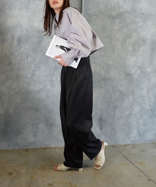 CORNERS（コーナーズ）の「クロップドフレアブラウス（シャツ/ブラウス・レディース・ホワイト/グレー/アイボリー/ブラック/ライトブルー・M）」の6枚目の写真