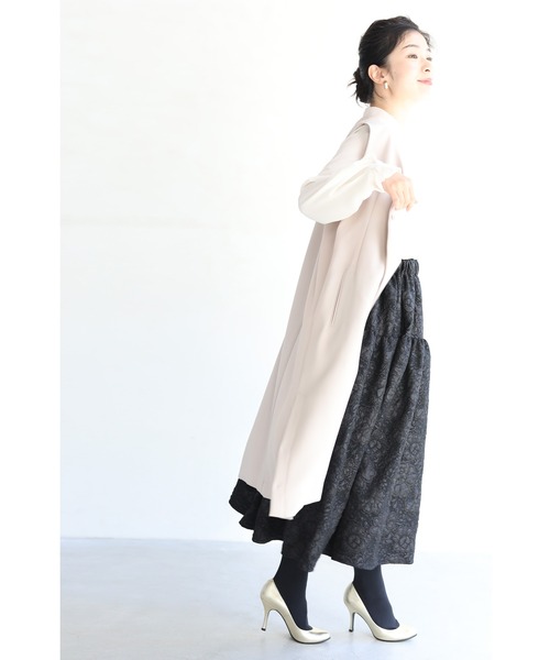 cawaii(カワイイ)の「(黒)ふわりと可愛い艶花浮かぶミディアムスカート(スカート・レディース・ブラック・FREE)」の2枚目の写真