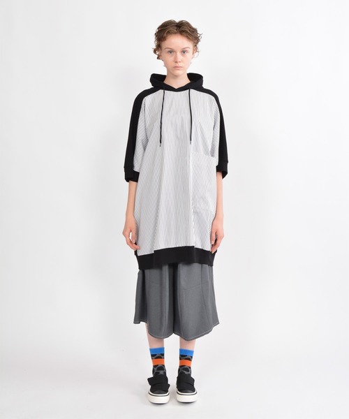 gomme(ゴム)の「40/-コーマ裏毛 ビッグパーカー(パーカー・レディース・ブラック/チャコールグレー・MEDIUM)」の5枚目の写真