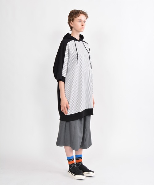 gomme(ゴム)の「40/-コーマ裏毛 ビッグパーカー(パーカー・レディース・ブラック/チャコールグレー・MEDIUM)」の11枚目の写真