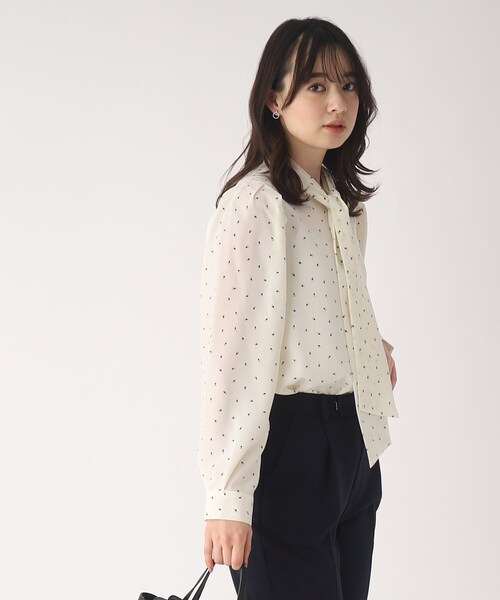 index（インデックス）の「◆タックスリーブ ボウタイブラウス【洗濯機洗い可】（シャツ/ブラウス・レディース・ライトグレー/ライトブルー/グリーン系/ホワイト系3・42/38/36/40）」の2枚目の写真