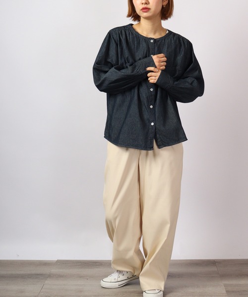 atONE(アットワン)の「atONE デニムボウタイ3WAYシャツ 長袖(シャツ/ブラウス・レディース・ネイビー/ワンウォッシュ・LL/3L/L/4L/M)」の3枚目の写真