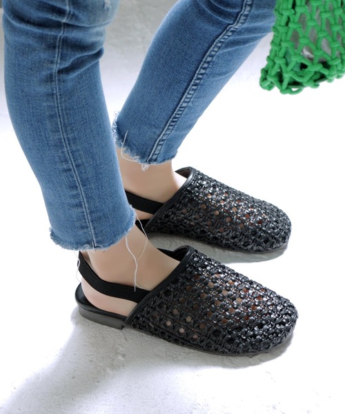 SOROTTO（ソロット）の「メッシュ編み込みぺたんこサンダル（サンダル・キッズ・キャメル/ブラック/ホワイト・16.0cm/17.0cm/18.0cm/19.0cm/20.0cm/21.0cm/22.0cm）」の3枚目の写真