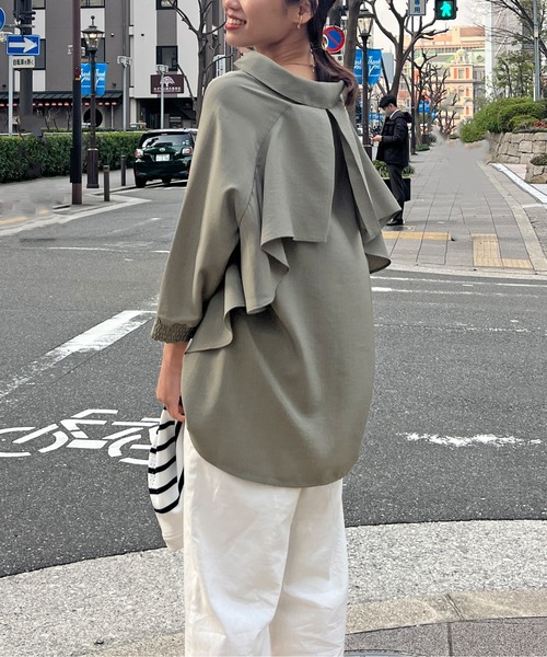 Chez toi（シェトワ）の「BACKフリルリネンタッチスキッパーシャツ（シャツ/ブラウス・レディース・ブラック/オフホワイト/オリーブ/オレンジ・FREE）」の4枚目の写真