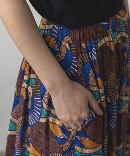 lil nina(リルニーナ)の「レーヨン アフリカン柄 ギャザーフレアスカート(スカート・レディース・ブラウン/グリーン/ピンク・FREE)」の8枚目の写真