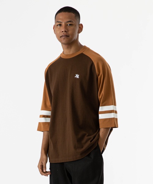 XLARGE（エクストララージ）の「OLD ENGLISH HEAVYWEIGHT RAGLAN TEE（Tシャツ/カットソー・メンズ・ネイビー/ブラウン/ブラック・M/XL/L/S）」の15枚目の写真