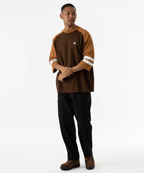 XLARGE（エクストララージ）の「OLD ENGLISH HEAVYWEIGHT RAGLAN TEE（Tシャツ/カットソー・メンズ・ネイビー/ブラウン/ブラック・M/XL/L/S）」の14枚目の写真