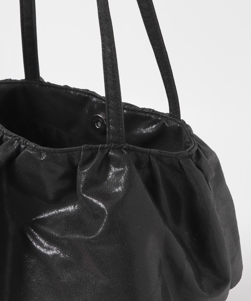 RODE SKO（ロデスコ）の「フリルメタリックトート（トートバッグ・レディース・ブラック/ゴールド/シルバー・ONE）」の8枚目の写真