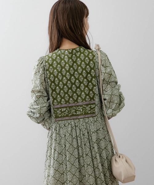 URBAN RESEARCH Sonny Label（アーバンリサーチサニーレーベル）の「MIXプリントコットンヨークワンピース（ワンピース・レディース・ブラック/ブルー/カーキ・FREE）」の5枚目の写真