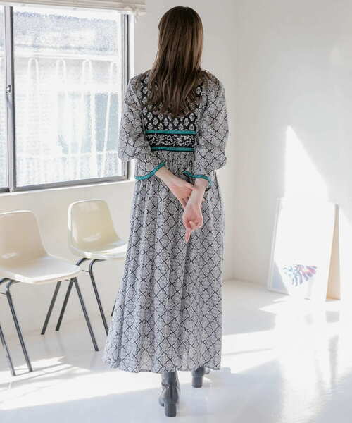 URBAN RESEARCH Sonny Label（アーバンリサーチサニーレーベル）の「MIXプリントコットンヨークワンピース（ワンピース・レディース・ブラック/ブルー/カーキ・FREE）」の22枚目の写真