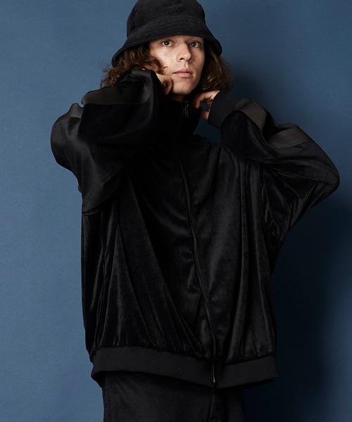 unrelaxing（アンリラクシング）の「オーバーサイズトラックジャケット(セットアップ可)（ブルゾン・メンズ・ブラック系1/ネイビー系2/ブラック×ブラック/ネイビー系1/パープル系2/グリーン系2/ホワイト系2/スミクロ/ブラック系3/ブラウン系2/ブラウン系1/ブラック系2/ブラック×パープル/グリーン系1/ホワイト系1/ブラック系4/ベージュ系2/ホワイト×パープル/ブルー系2/ダークブラック/ブラック系その他/ブラック系その他3/ブラック×ブルー/ブラック×ピンク/ブラウン系3/ダークグリーン系6/P/ブラック系5/ブラック系6/ブラック系9/チャコールグレー×ブラック/ダークオリーブ/ブルー系6/その他26/N/ホワイト×エメラルドグリーン/グレー系その他2/その他35/パイソン/D/ライトホワイト/ライトブラック/ブラック系その他6/ダークグリーン系/ライトグリーン系1/ブルー系5/チェリーレッド/A・FREE）」の18枚目の写真