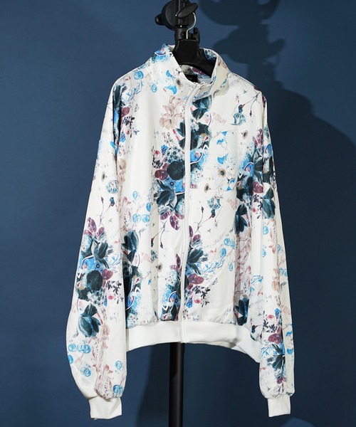 unrelaxing（アンリラクシング）の「オーバーサイズトラックジャケット(セットアップ可)（ブルゾン・メンズ・ブラック系1/ネイビー系2/ブラック×ブラック/ネイビー系1/パープル系2/グリーン系2/ホワイト系2/スミクロ/ブラック系3/ブラウン系2/ブラウン系1/ブラック系2/ブラック×パープル/グリーン系1/ホワイト系1/ブラック系4/ベージュ系2/ホワイト×パープル/ブルー系2/ダークブラック/ブラック系その他/ブラック系その他3/ブラック×ブルー/ブラック×ピンク/ブラウン系3/ダークグリーン系6/P/ブラック系5/ブラック系6/ブラック系9/チャコールグレー×ブラック/ダークオリーブ/ブルー系6/その他26/N/ホワイト×エメラルドグリーン/グレー系その他2/その他35/パイソン/D/ライトホワイト/ライトブラック/ブラック系その他6/ダークグリーン系/ライトグリーン系1/ブルー系5/チェリーレッド/A・FREE）」の2枚目の写真