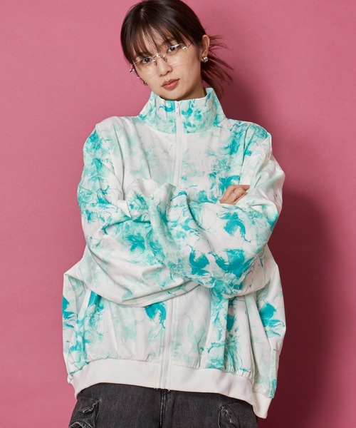 unrelaxing（アンリラクシング）の「オーバーサイズトラックジャケット(セットアップ可)（ブルゾン・メンズ・ブラック系1/ネイビー系2/ブラック×ブラック/ネイビー系1/パープル系2/グリーン系2/ホワイト系2/スミクロ/ブラック系3/ブラウン系2/ブラウン系1/ブラック系2/ブラック×パープル/グリーン系1/ホワイト系1/ブラック系4/ベージュ系2/ホワイト×パープル/ブルー系2/ダークブラック/ブラック系その他/ブラック系その他3/ブラック×ブルー/ブラック×ピンク/ブラウン系3/ダークグリーン系6/P/ブラック系5/ブラック系6/ブラック系9/チャコールグレー×ブラック/ダークオリーブ/ブルー系6/その他26/N/ホワイト×エメラルドグリーン/グレー系その他2/その他35/パイソン/D/ライトホワイト/ライトブラック/ブラック系その他6/ダークグリーン系/ライトグリーン系1/ブルー系5/チェリーレッド/A・FREE）」の4枚目の写真