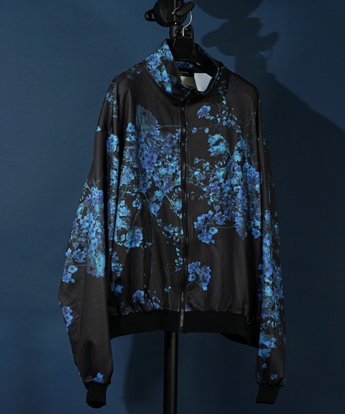 unrelaxing（アンリラクシング）の「オーバーサイズトラックジャケット(セットアップ可)（ブルゾン・メンズ・ブラック系1/ネイビー系2/ブラック×ブラック/ネイビー系1/パープル系2/グリーン系2/ホワイト系2/スミクロ/ブラック系3/ブラウン系2/ブラウン系1/ブラック系2/ブラック×パープル/グリーン系1/ホワイト系1/ブラック系4/ベージュ系2/ホワイト×パープル/ブルー系2/ダークブラック/ブラック系その他/ブラック系その他3/ブラック×ブルー/ブラック×ピンク/ブラウン系3/ダークグリーン系6/P/ブラック系5/ブラック系6/ブラック系9/チャコールグレー×ブラック/ダークオリーブ/ブルー系6/その他26/N/ホワイト×エメラルドグリーン/グレー系その他2/その他35/パイソン/D/ライトホワイト/ライトブラック/ブラック系その他6/ダークグリーン系/ライトグリーン系1/ブルー系5/チェリーレッド/A・FREE）」の15枚目の写真