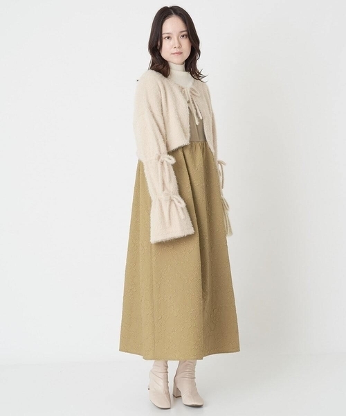 A de a.v.v(アードアー・ヴェ・ヴェ)の「フェザーフレアキャンディスリーブカーディガン(カーディガン/ボレロ・レディース・ブラック/アイボリー・36/38)」の6枚目の写真