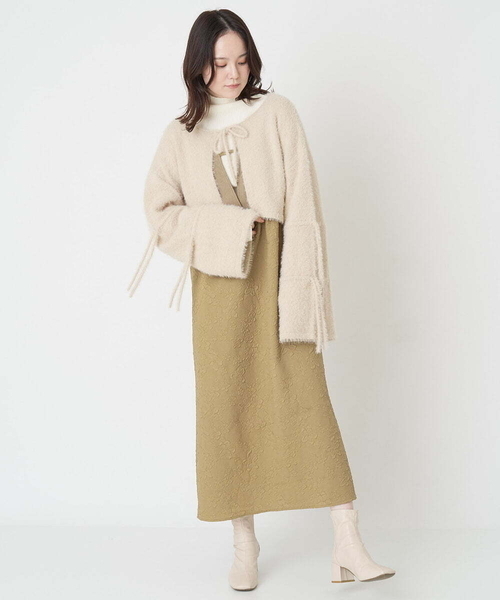 A de a.v.v(アードアー・ヴェ・ヴェ)の「フェザーフレアキャンディスリーブカーディガン(カーディガン/ボレロ・レディース・ブラック/アイボリー・36/38)」の9枚目の写真