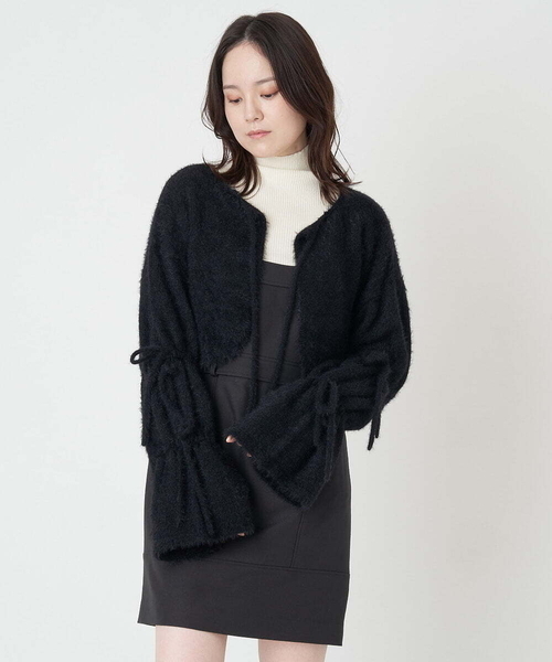 A de a.v.v(アードアー・ヴェ・ヴェ)の「フェザーフレアキャンディスリーブカーディガン(カーディガン/ボレロ・レディース・ブラック/アイボリー・36/38)」の11枚目の写真