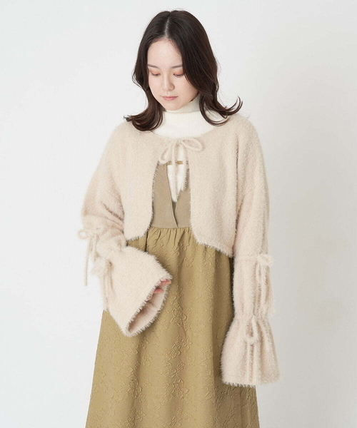 A de a.v.v(アードアー・ヴェ・ヴェ)の「フェザーフレアキャンディスリーブカーディガン(カーディガン/ボレロ・レディース・ブラック/アイボリー・36/38)」の13枚目の写真