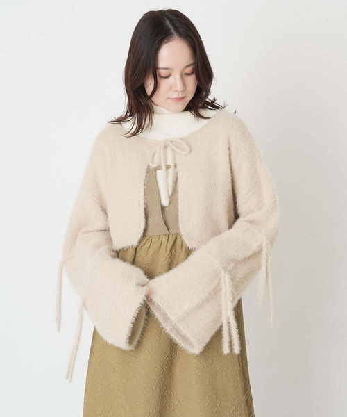 A de a.v.v(アードアー・ヴェ・ヴェ)の「フェザーフレアキャンディスリーブカーディガン(カーディガン/ボレロ・レディース・ブラック/アイボリー・36/38)」の14枚目の写真