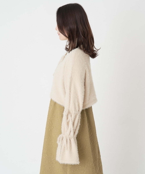 A de a.v.v(アードアー・ヴェ・ヴェ)の「フェザーフレアキャンディスリーブカーディガン(カーディガン/ボレロ・レディース・ブラック/アイボリー・36/38)」の15枚目の写真