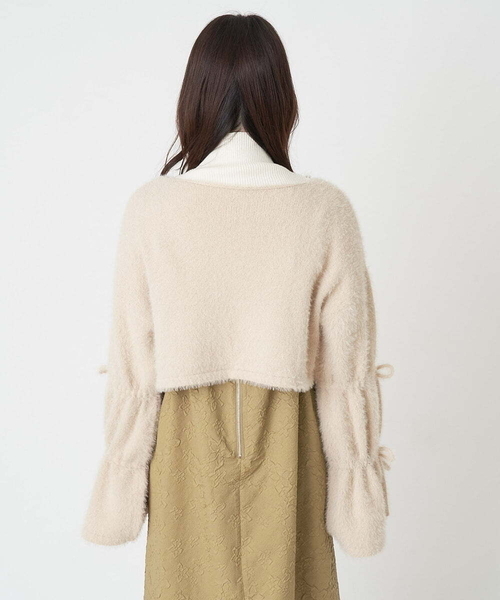 A de a.v.v(アードアー・ヴェ・ヴェ)の「フェザーフレアキャンディスリーブカーディガン(カーディガン/ボレロ・レディース・ブラック/アイボリー・36/38)」の16枚目の写真