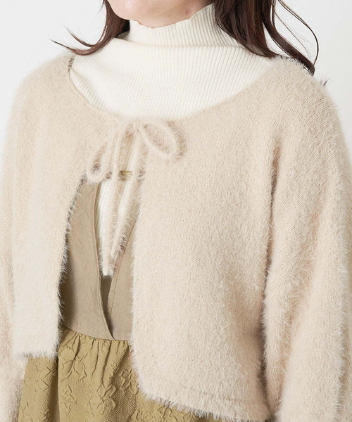 A de a.v.v(アードアー・ヴェ・ヴェ)の「フェザーフレアキャンディスリーブカーディガン(カーディガン/ボレロ・レディース・ブラック/アイボリー・36/38)」の17枚目の写真