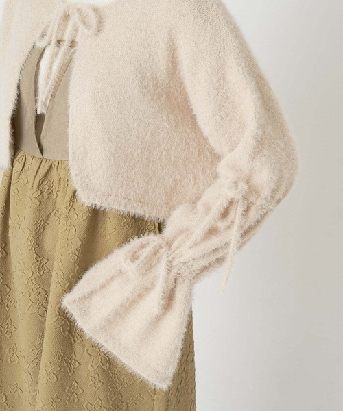 A de a.v.v(アードアー・ヴェ・ヴェ)の「フェザーフレアキャンディスリーブカーディガン(カーディガン/ボレロ・レディース・ブラック/アイボリー・36/38)」の18枚目の写真