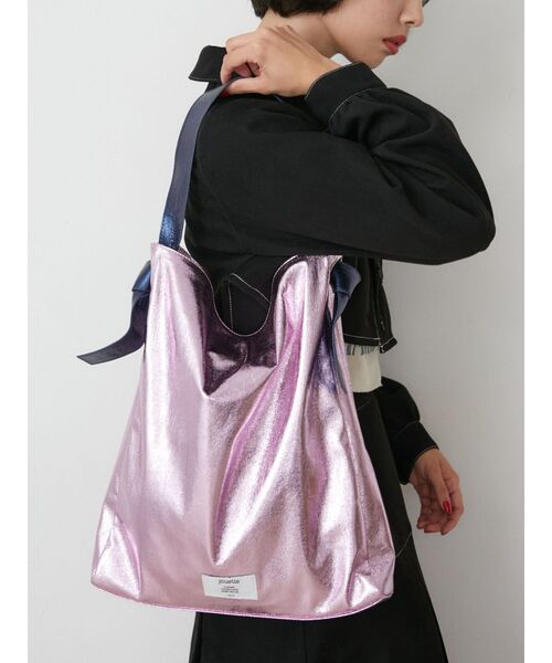 jouetie（ジュエティ）の「メタリックバイカラートートBAG（トートバッグ・レディース・ブラック/シルバー/ピンク・FREE）」の5枚目の写真