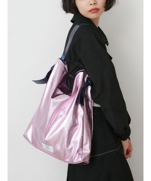 jouetie（ジュエティ）の「メタリックバイカラートートBAG（トートバッグ・レディース・ブラック/シルバー/ピンク・FREE）」の6枚目の写真