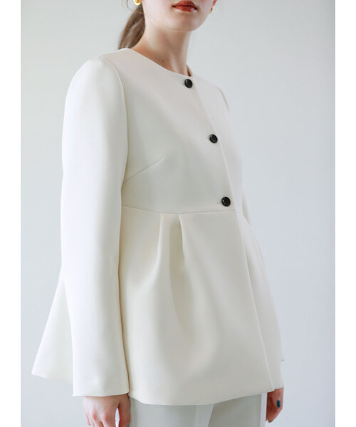 トリプルクロスペプラムジャケット（ノーカラージャケット）｜La